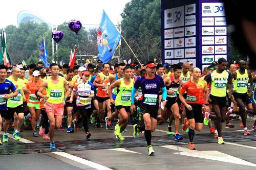 �ݵ���Ůͬ��������Ϊ�α��෽��ע��