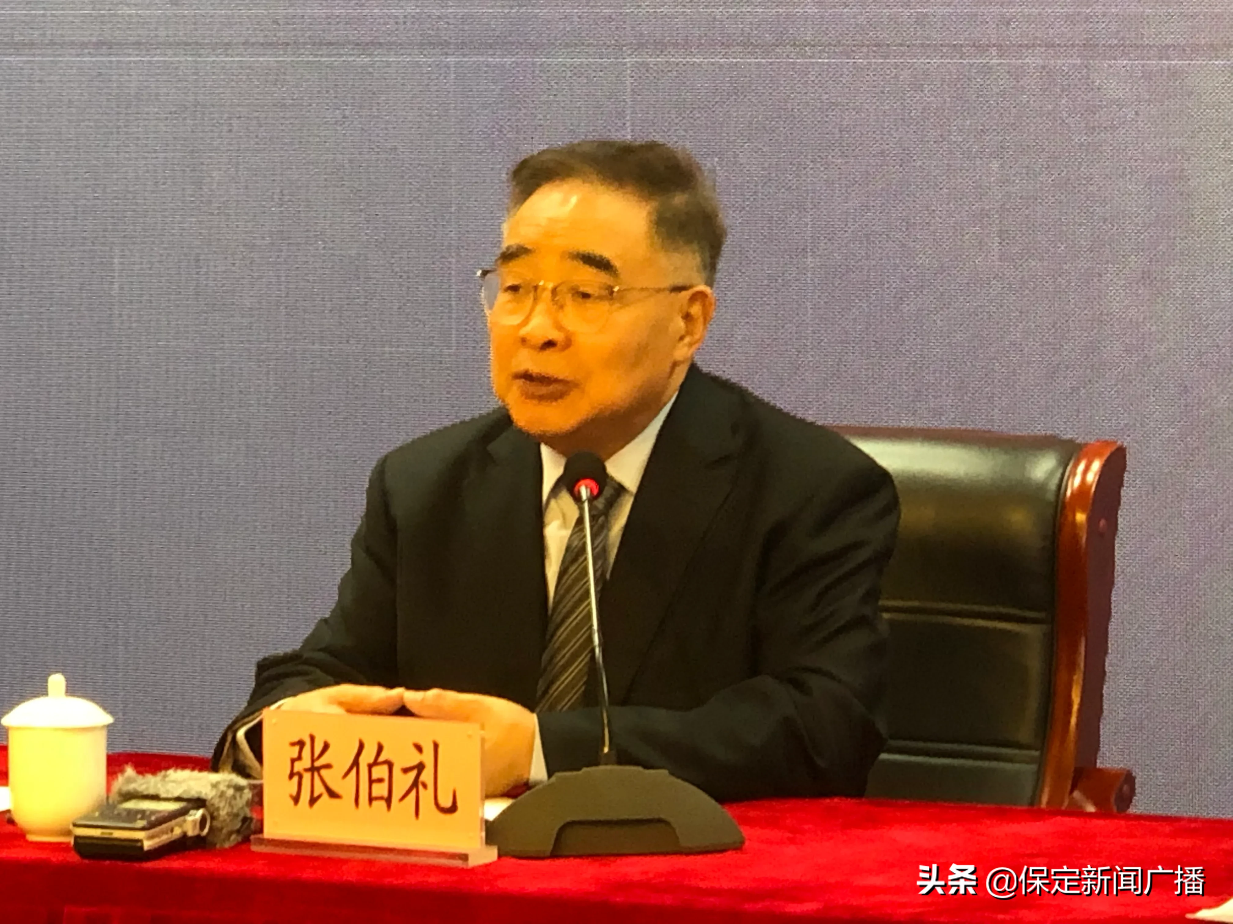 今天易县组织召开中医药传承创新发展大会，人民英雄张伯礼院士受邀致辞，共话中医药传承创新
