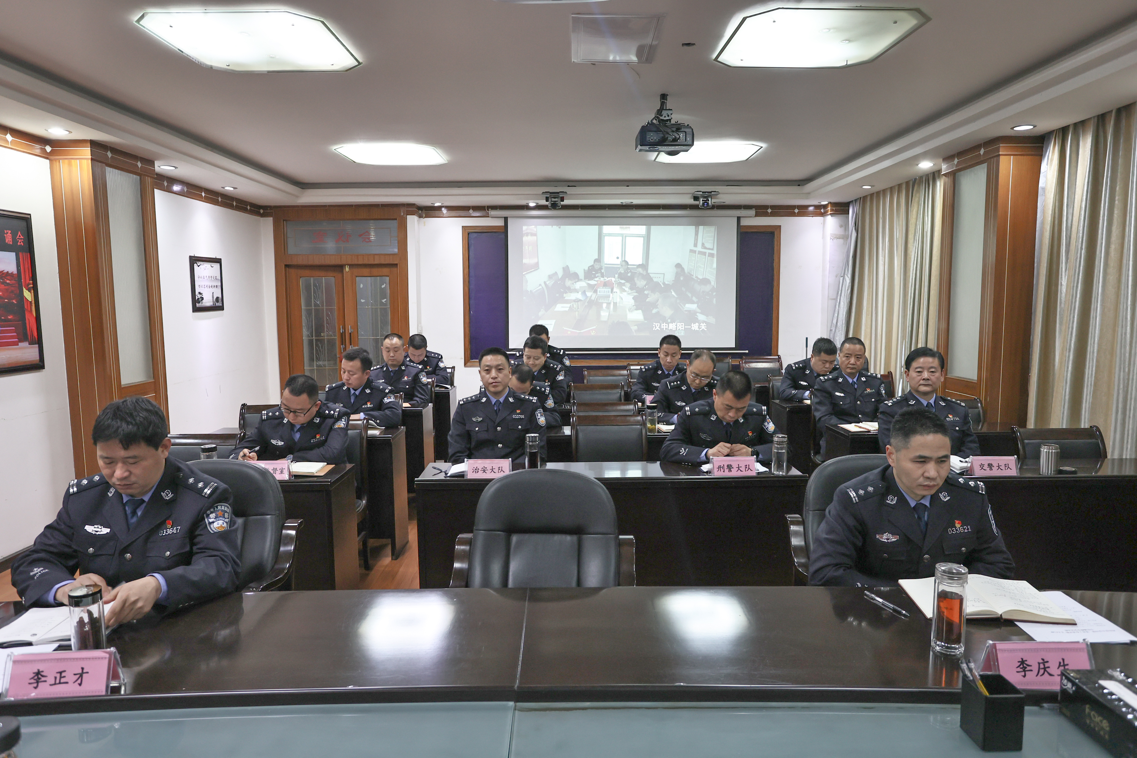 略阳县公安局召开第一季度工作讲评暨“五大行动”小结通报会