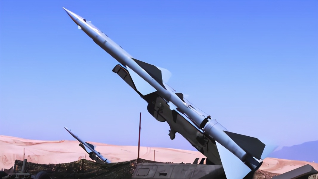 蒋介石76岁生日，岳振华打下台湾飞机做贺礼，晋