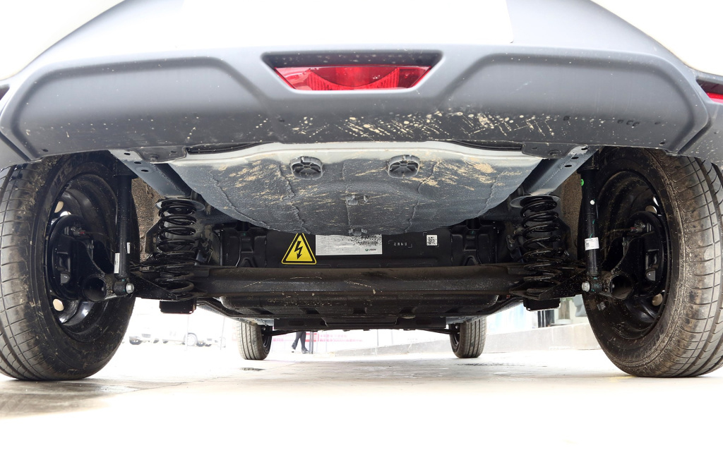 五门四座，标配气囊空调，东风EX1能否超越宏光