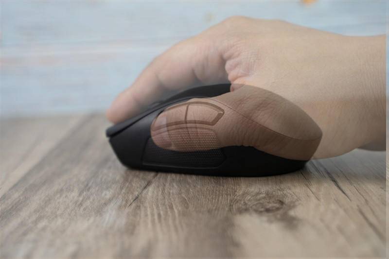 性能强劲，游戏类型通吃的雷蛇那伽梵蛇专业版鼠标体验