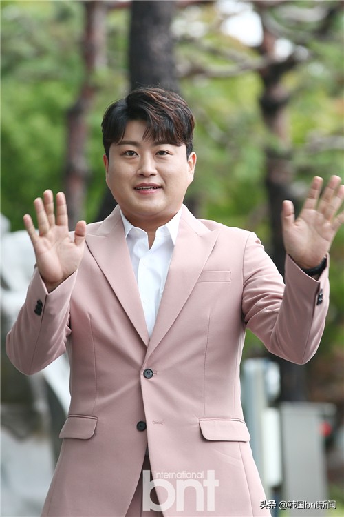 朴昭妍×金浩仲为录制综艺《黄金渔场之Radio St