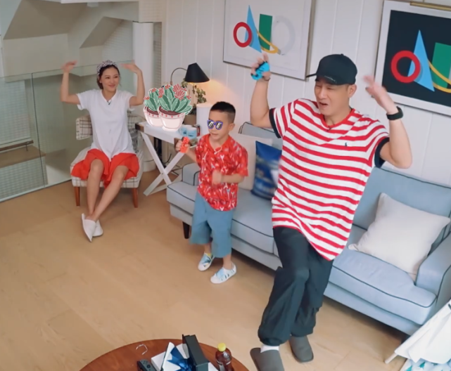 新生日记2：小小春的情商多高？请陈小春帮忙时说的话，暖化了