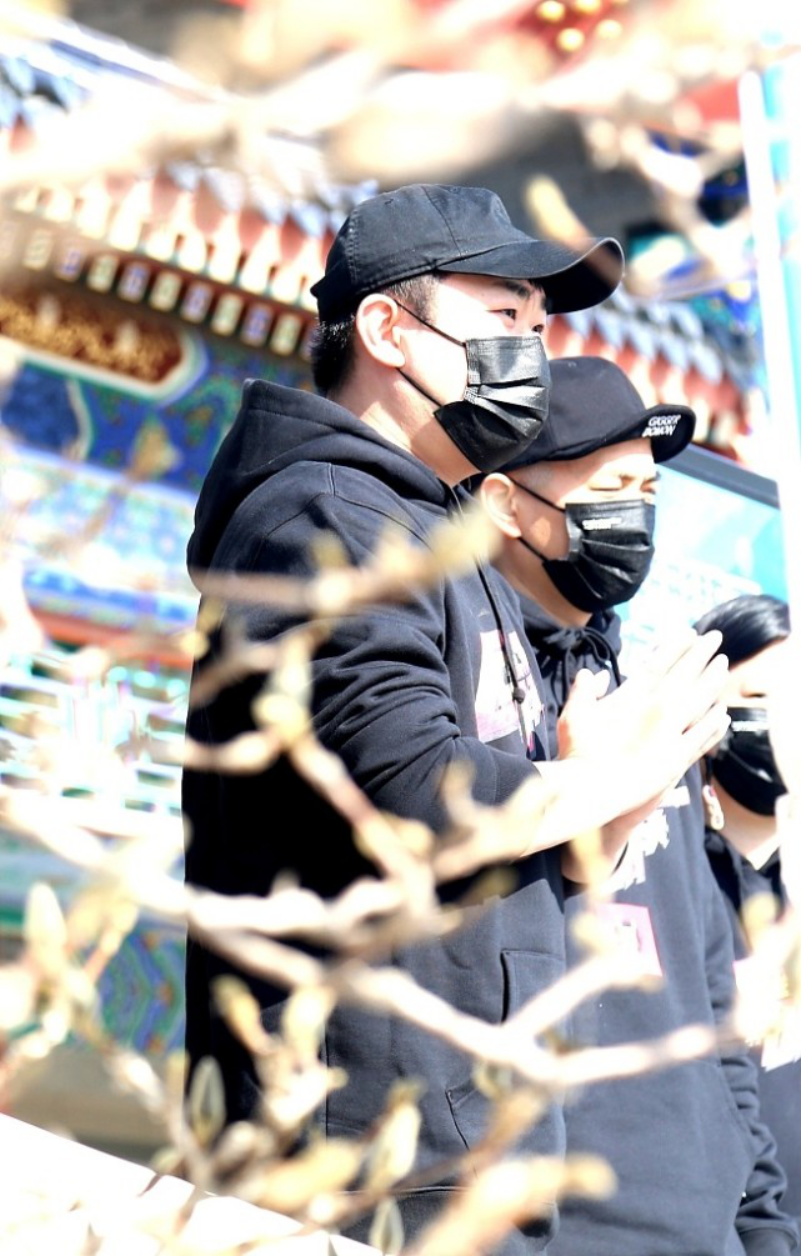 Zhao Yingjun memorial meeting: Willow cliff eye cries swollen, yellow Bo face is gaunter also, xue Zhiqian is bloodless also