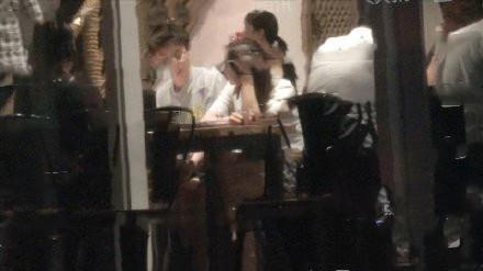 谈恋爱|姜姜竟然谈恋爱了！姜贞羽与男子亲吻挽手恋情曝光 同回住所后一夜未出