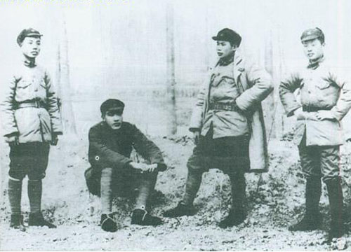 萧华：一家4口被杀，39岁授上将，毛主席：你我都犯杀气