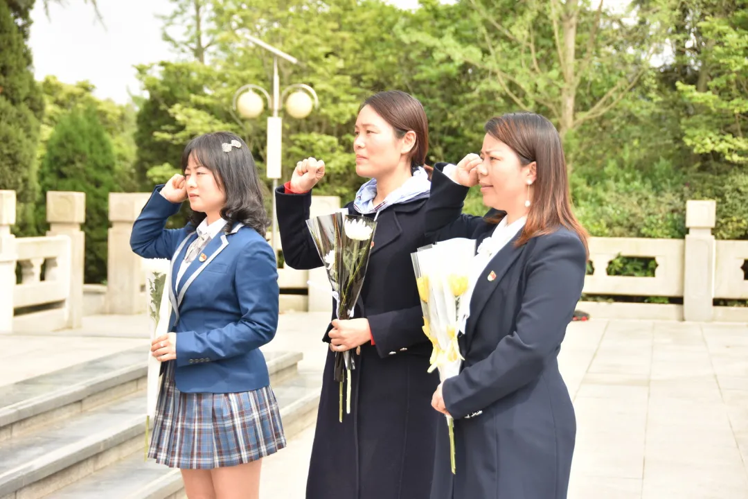 缅怀革命先烈传承红色记忆丨天府新区元音幼儿园举行清明祭扫活动