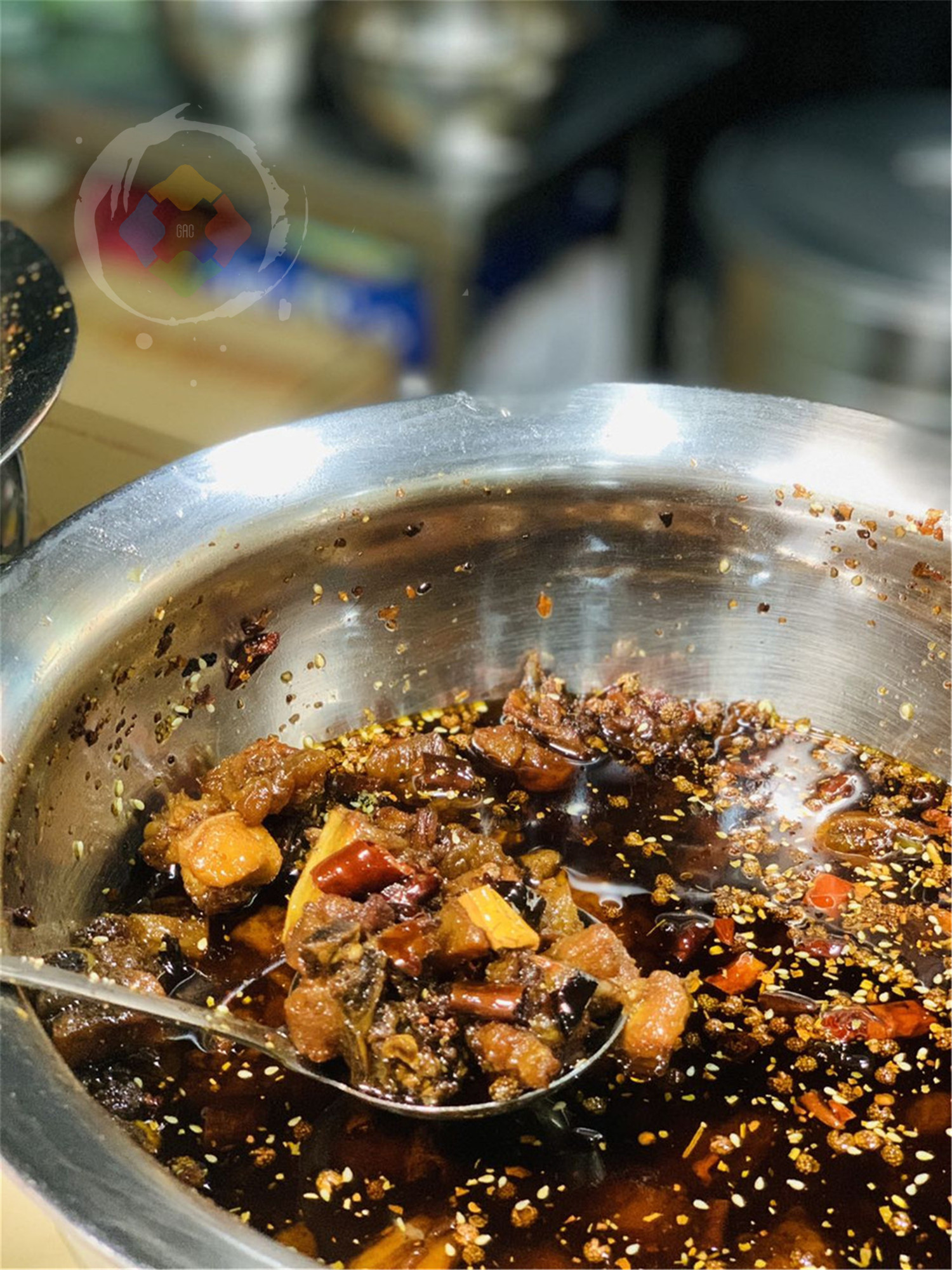 重庆小巷美食攻略：一碗冷吃辣子鸡米线，比重庆小面还好吃