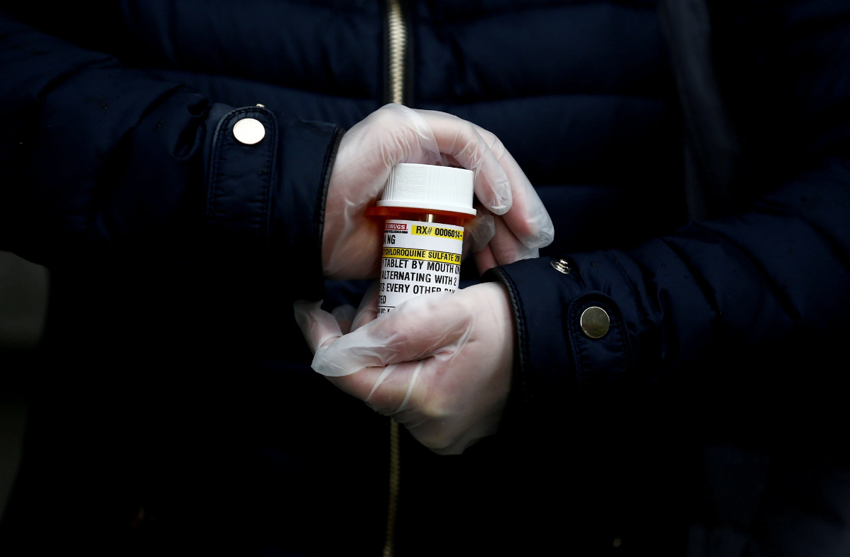 总统自曝吃“抗疫神药”，美国已一片难求，专