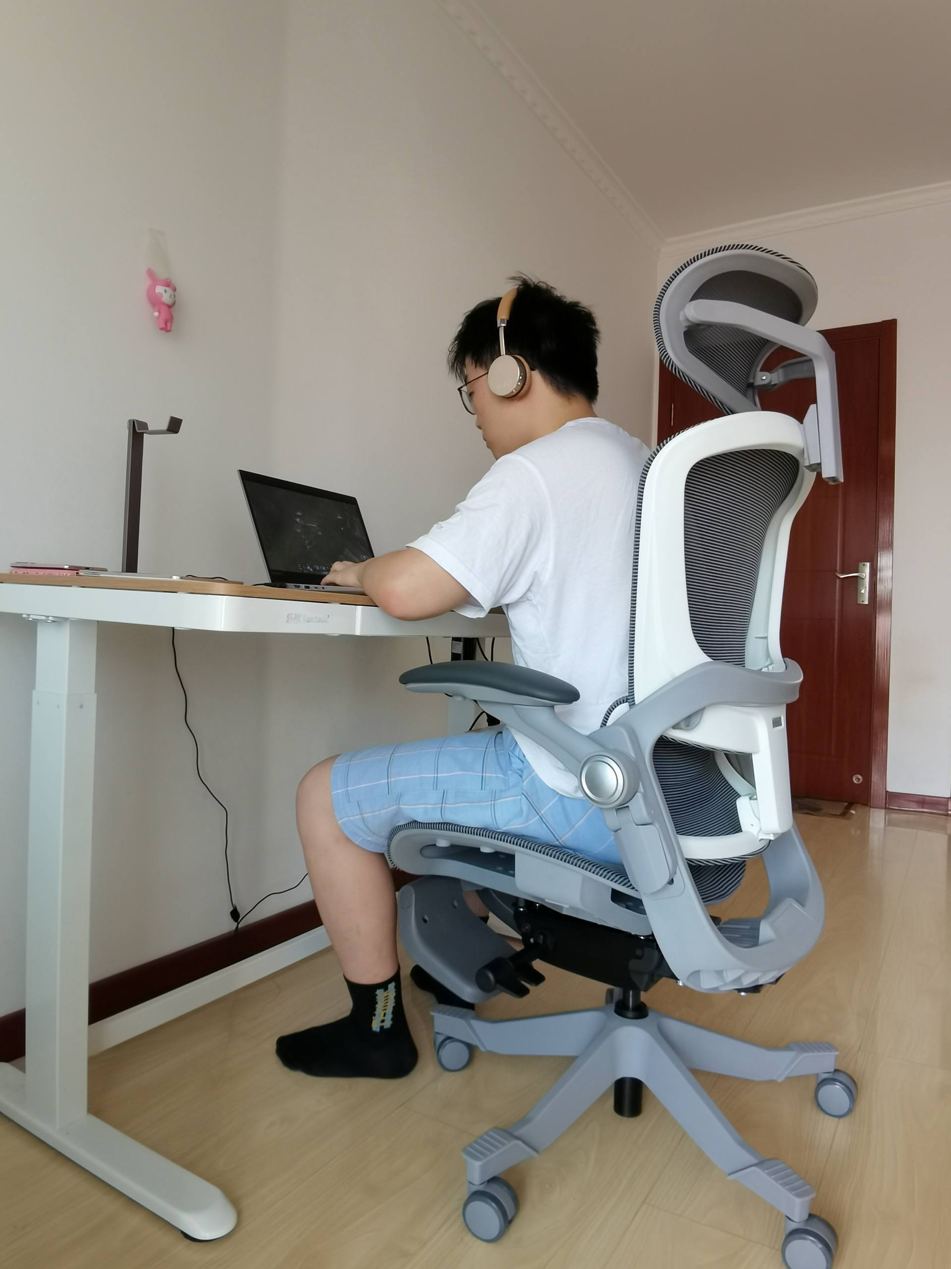 办公椅也可以实现“葛优躺”，网易严选人体工学椅办公休闲两相宜