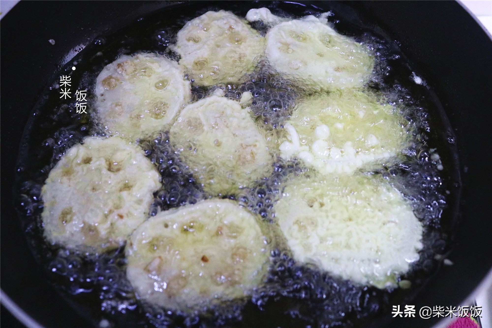 九月莲藕正鲜嫩，做成藕夹，又香又酥，大人孩子抢着吃