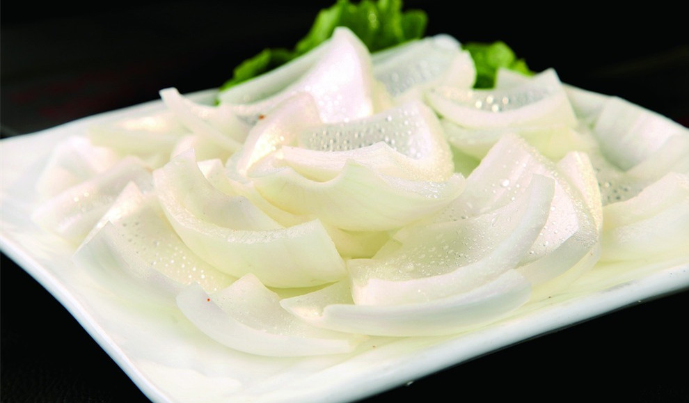 People with high blood pressure, eat garlic, onions and celery, eat more cooked for a lot of