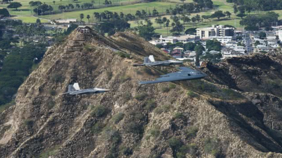 刚秀完肌肉，美军就撤走关岛的轰炸机，这番迷之操作有何深意？