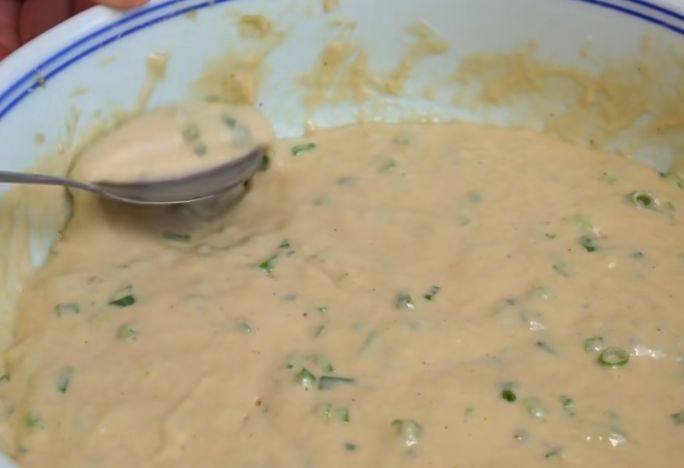 The egg bubble method is simpler than fried dough sticks. It does not knead or roll the noodles. It is noisy and delicious.