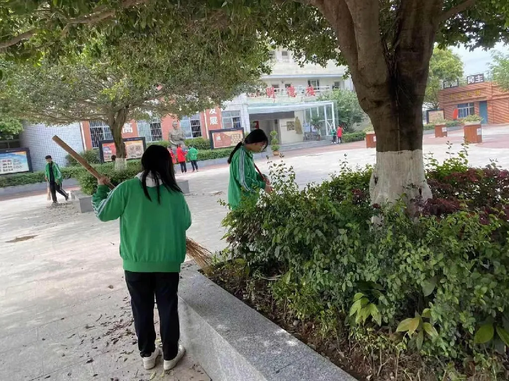 卫生是根本 运动是方式丨双流建校开展春季校园爱国卫生运动