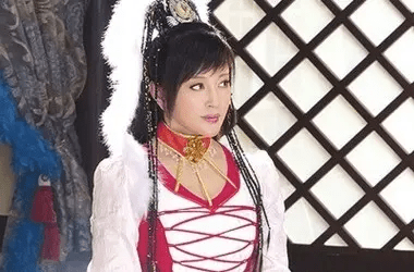 5位“装嫩”失败的女星，刘涛周迅勉强接受，63岁演10多岁过分了