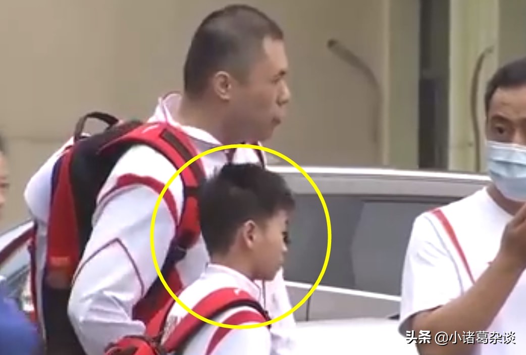 全红婵出征画面曝光！稚气未脱，央视神预测：小姑娘有望创造历史