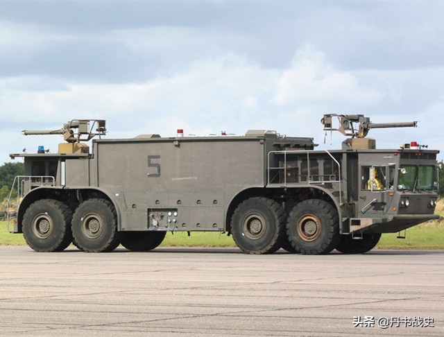 Oshkosh P-15 Military Airport Fire Truck - iMedia