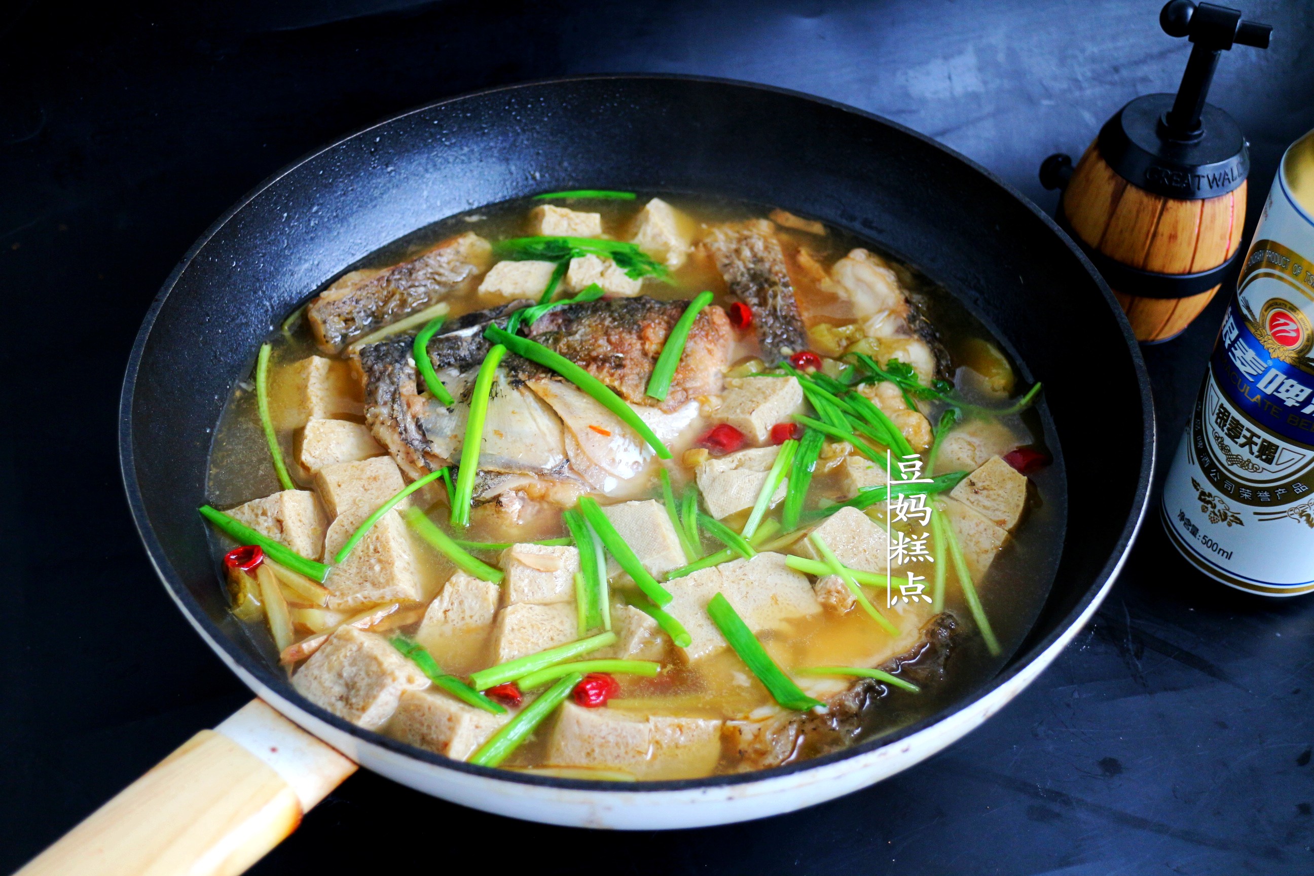 天越冷，我越喜歡這樣吃豆腐，隨便一燉，入口爆汁