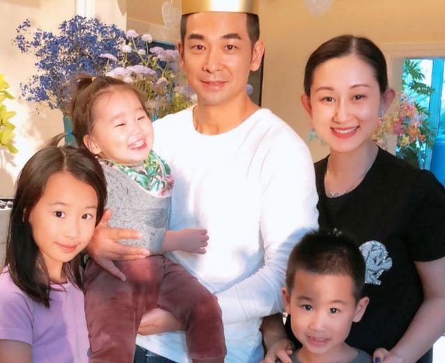 有種“遺傳”叫趙文卓，全家“共用”一張臉，網友：簡直太像了