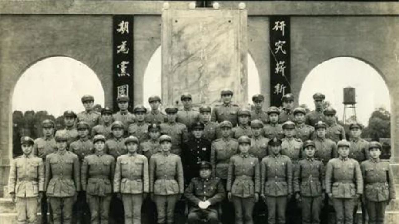 郭汝瑰是蒋介石心腹，杜聿明去世前问他：你当年到底是不是共产党