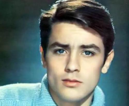 42年后《佐罗》主演今昔照，阿兰德龙老了，童自