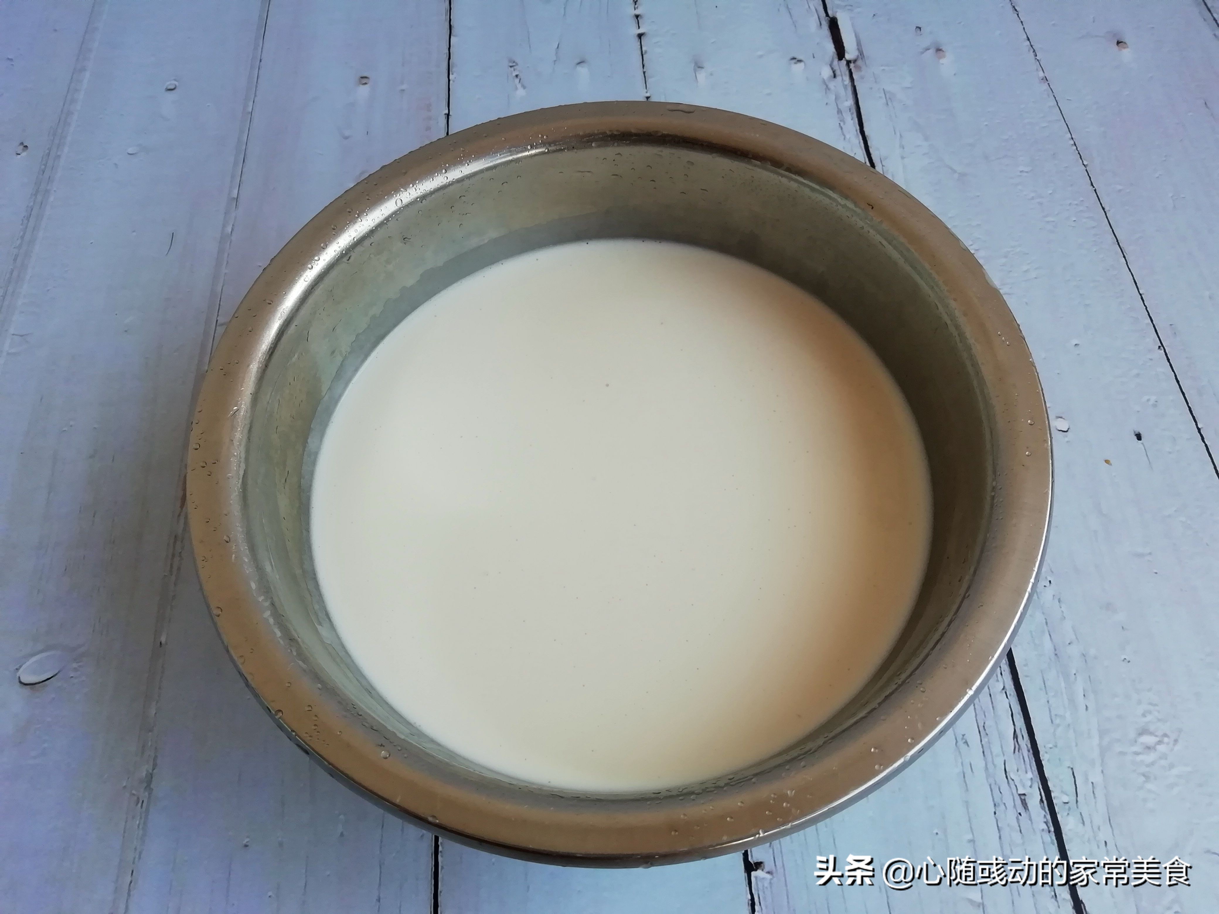 開春後，多做這個吃，不煎不炸，蒸一蒸裹上一物就能吃，香甜軟糯