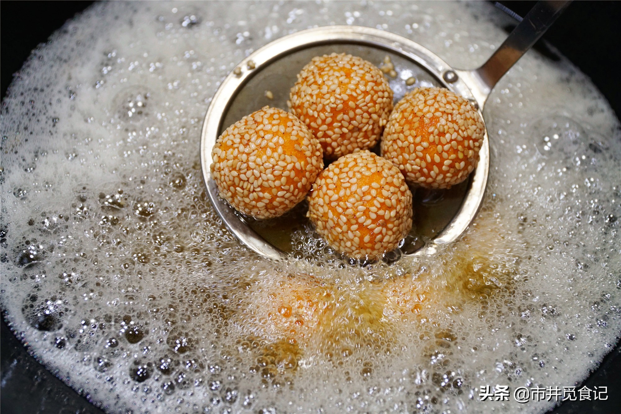 我家红薯从不熬粥，加点面，拌点糖，秒变抢手小零食，酥香软糯