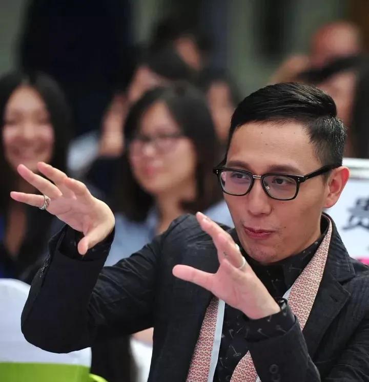 为父征婚求朱丹的“名嘴”华少，幸于口败于嘴