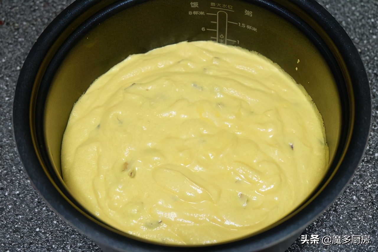 早餐蛋糕自己做，用料簡單做法更簡單，不用烤箱更輕鬆，香甜美味