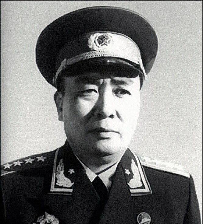 谭政没有任何战功，为何伟人特批大将军衔？他是我党的大油箱