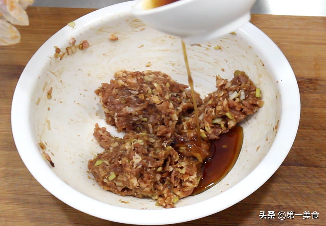 图片[5]-家庭版上海生煎包 厨师长教你如何制作 外焦里嫩 一锅不够吃-起舞食谱网