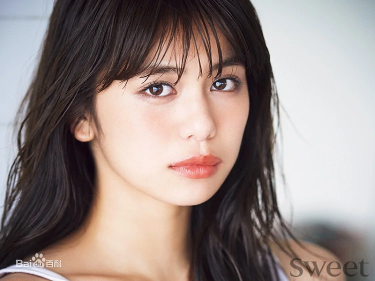 日本美女佐藤晴美新封面太飒了！高挑身材大长腿性感迷人