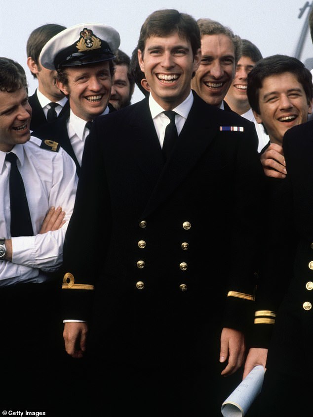 女王确定菲利普亲王葬礼着装，没人会穿军装，