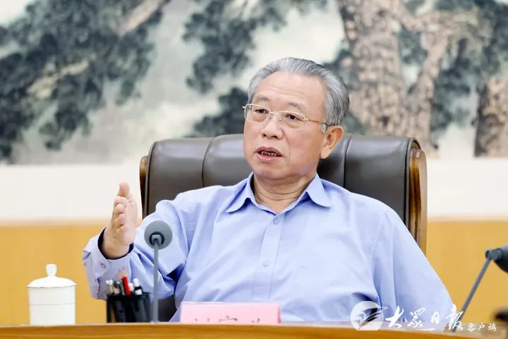 刘家义与省委政法委和省政法各单位班子成员集体谈心谈话