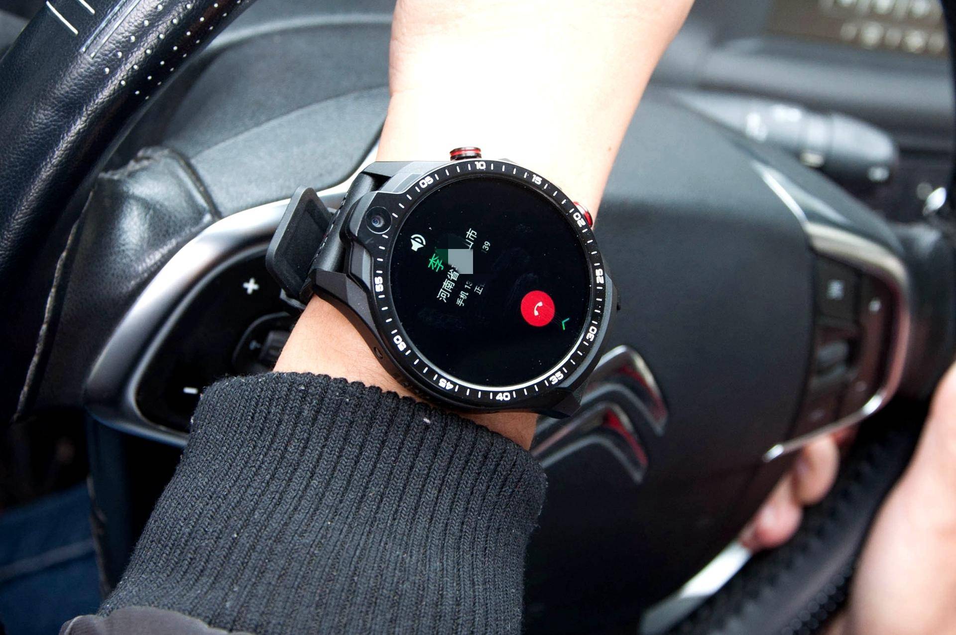 Jeep黑骑士智能手表：高清双摄独立通话，自带64G超大空间
