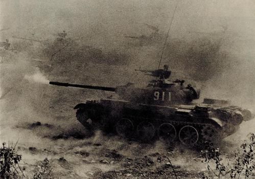 1981年越军少尉带10人投靠中国，送先进武器，我