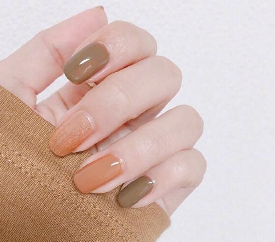 2020年最火的美甲色搭配方案，简单干净显手白，