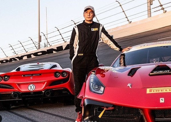 吳彥祖曬與證書同框，自稱一個月考出3張證，成新晉娛樂圈賽車手