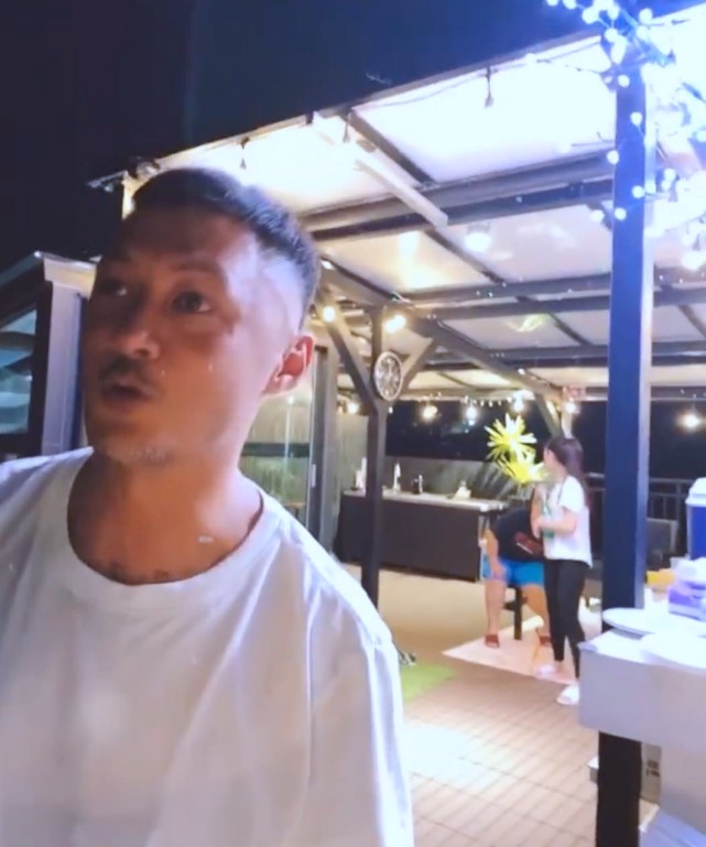 霍建华心如带女儿聚会，陈建州在现场拍余文乐意外曝光小海豚正面