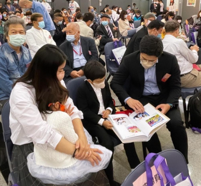 郭晶晶陪霍啟剛雙人約會！ 透視蕾絲長裙迷人吸睛，一條竟要2萬多