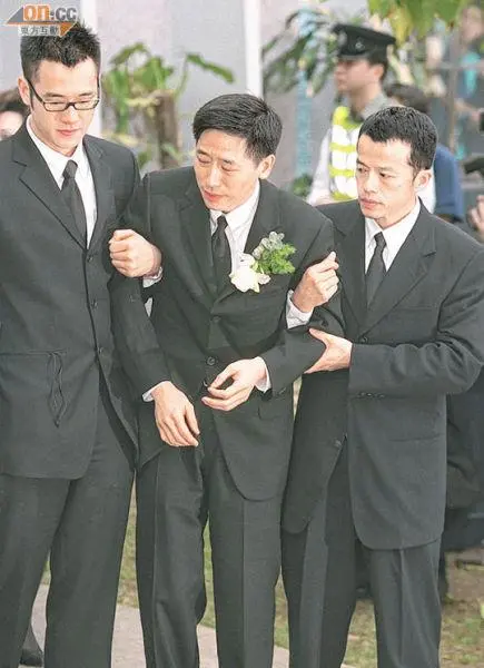 8张照片重温张国荣和唐鹤德的亲密时刻，爱情跨