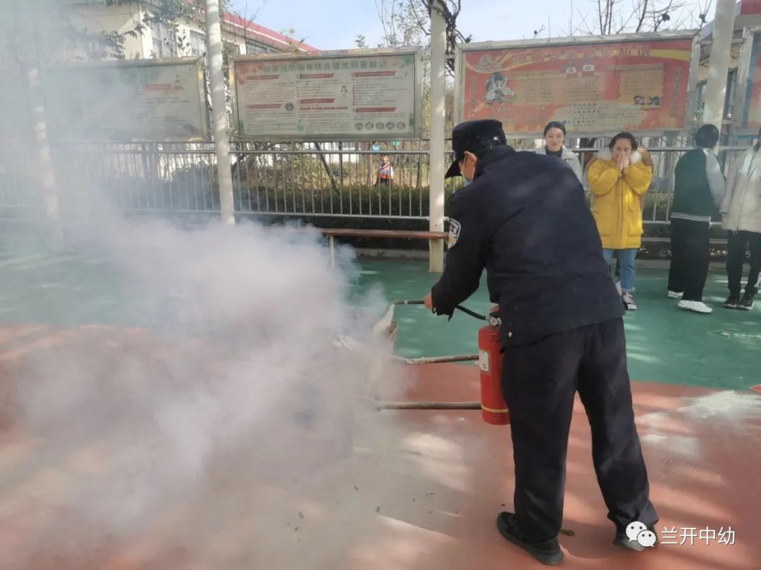 实操实练，有备无患-兰山经济开发区中心幼儿园灭火器使用培训