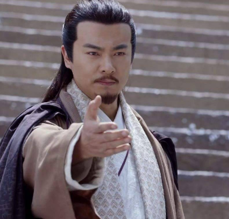 她是阳顶天之妻，也是成昆的师妹，自尽一瞬间