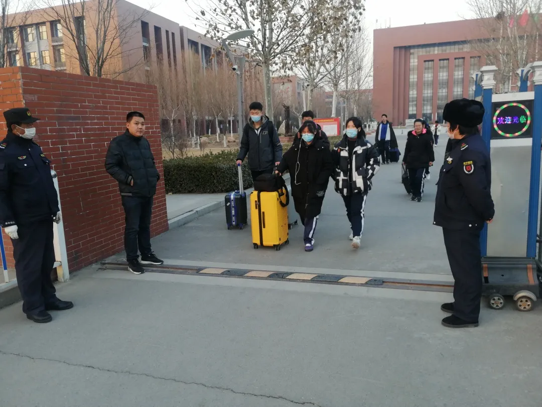 「泰华生活服务」泰华物业为莘莘学子保驾护航,为梦想加油 「泰华生活服务」泰华物业为莘莘学子保驾护航,为梦想加油