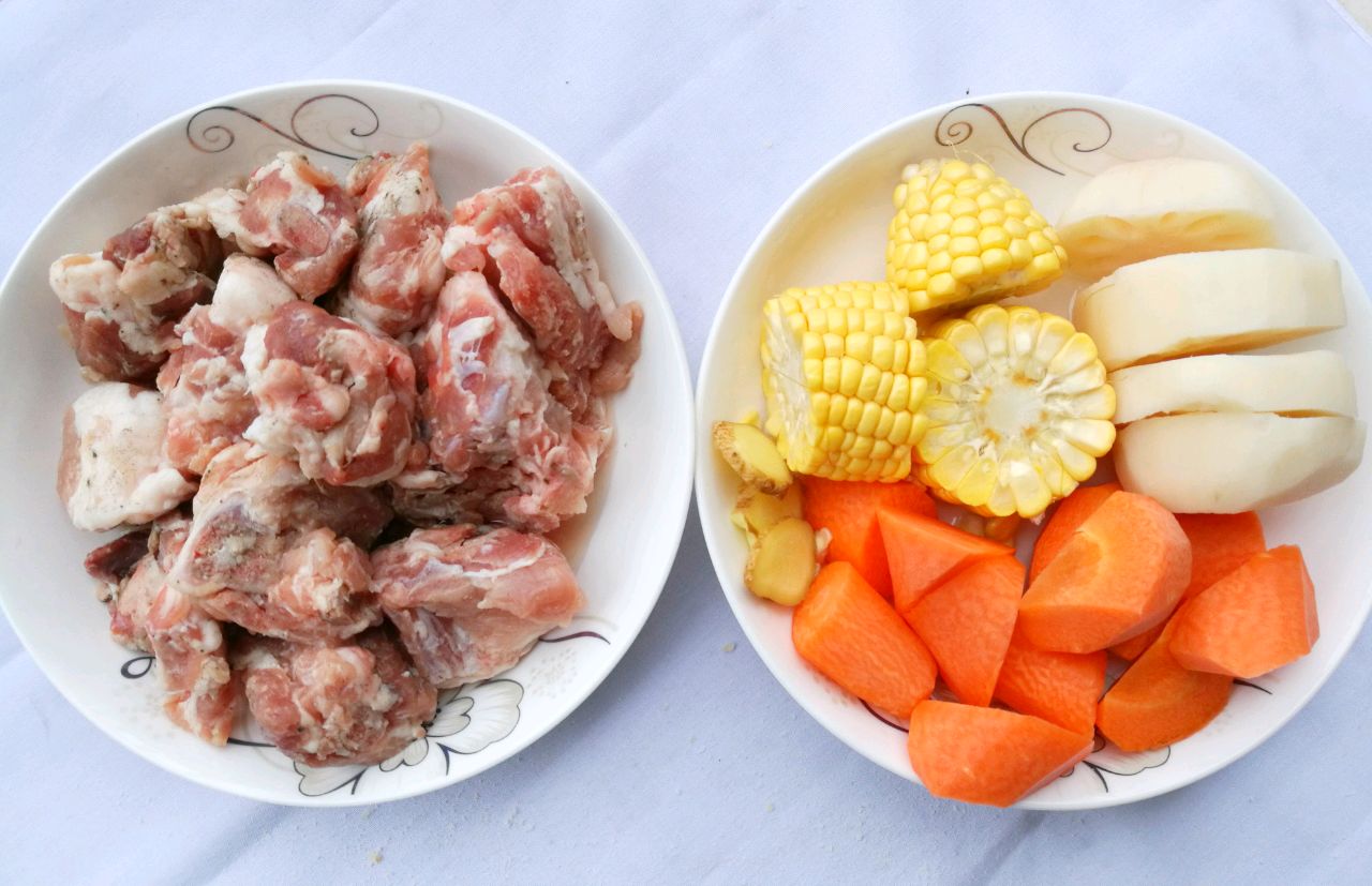 蓮藕可以養顏美容，延緩衰老，和排骨一起熬湯，味道非常鮮美