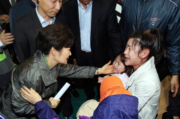 韩国官方为何阻止救援？上海打捞局捞出真相？解密世越号惨案真相