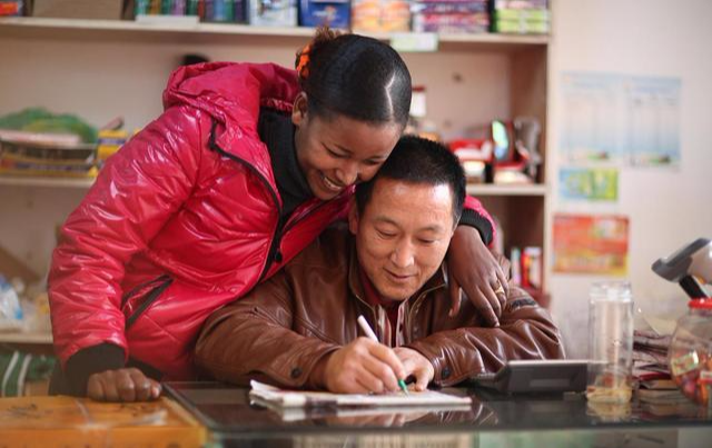 日本仿生女机器人出来了，中国3000多万光棍有福