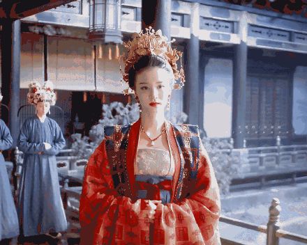 王楚然冷艳妖娆太性感撩人！雪肤娇嫩魅力不可小觑